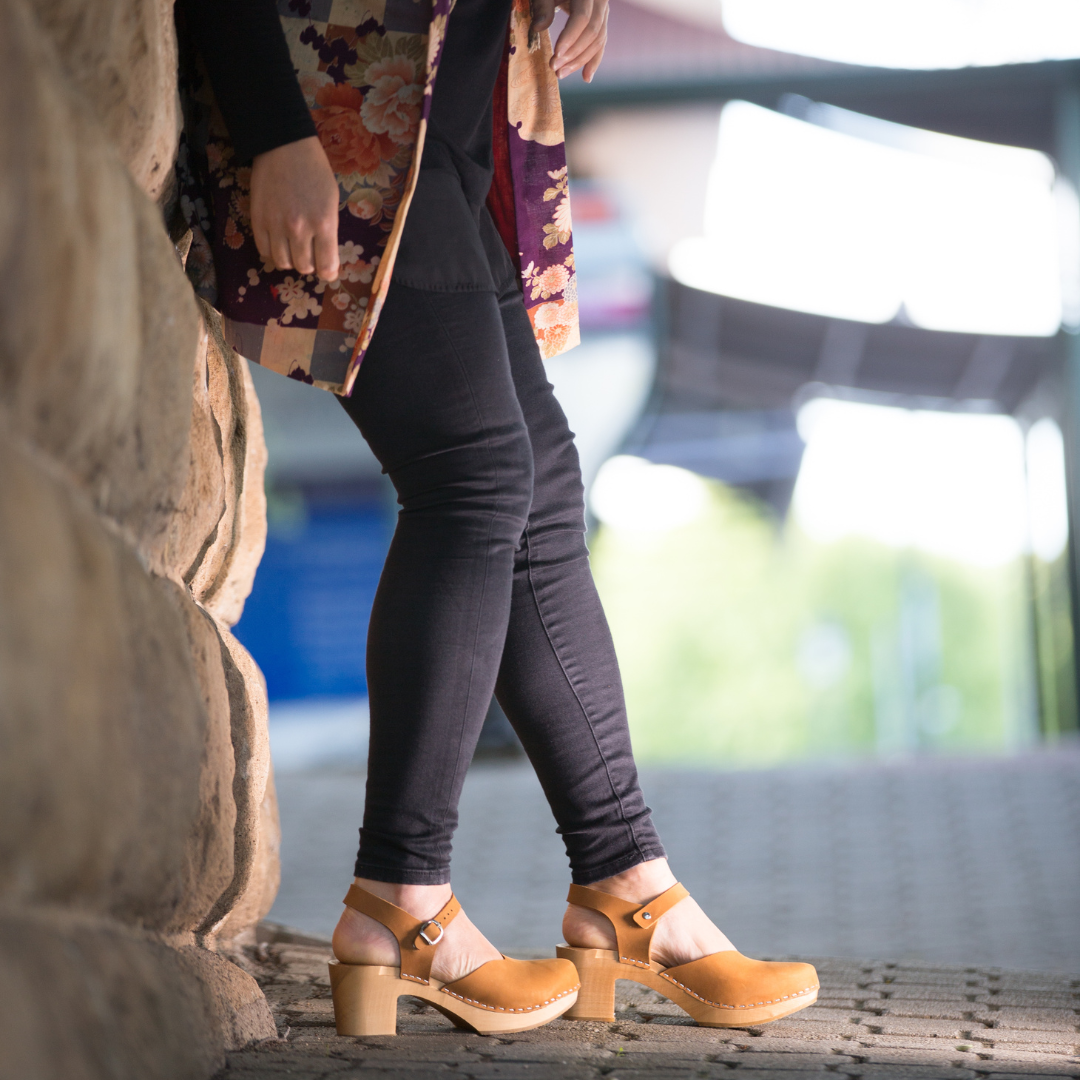 Amelia Heel Clogs | Tan