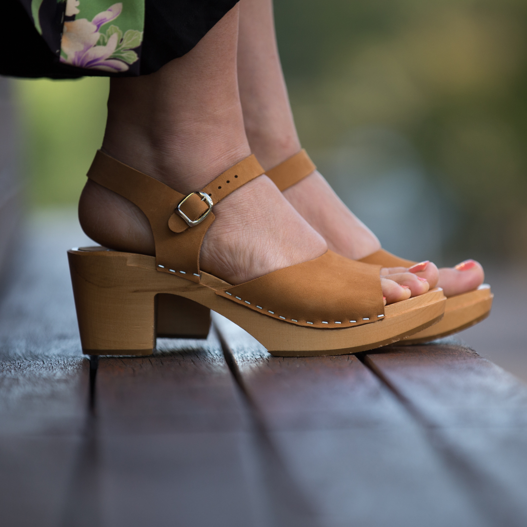 Pia Heel Clogs | Tan Brown