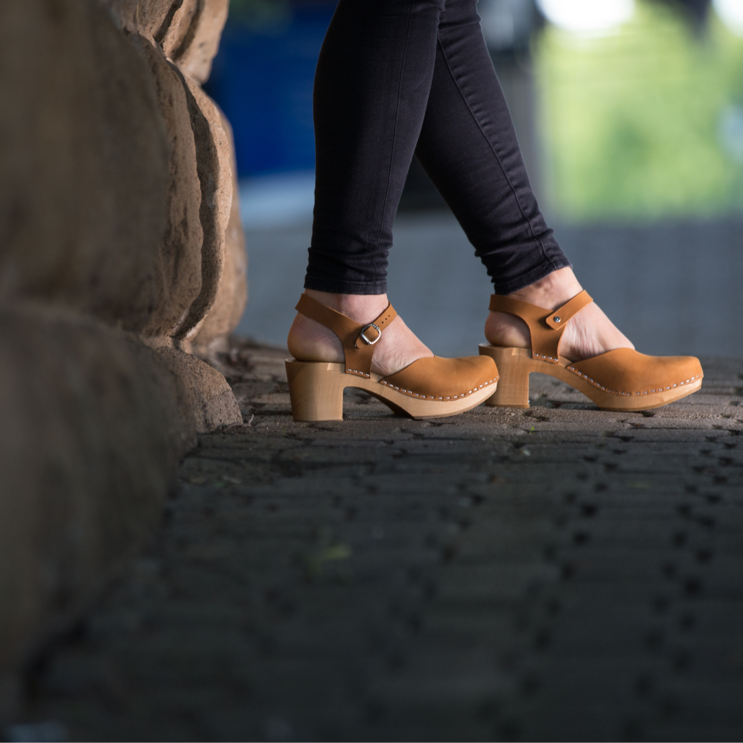 Amelia Heel Clogs | Tan