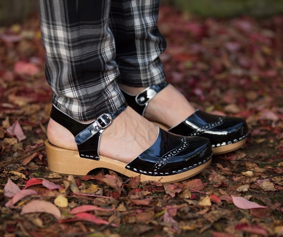 Black mary jane online clogs